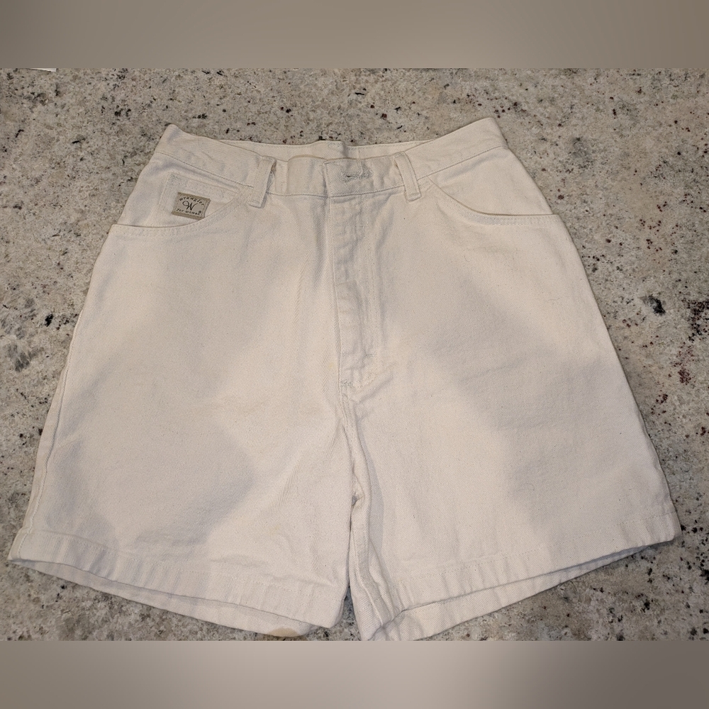 Vintage Wrangler Women’s Shorts Size 10 Made in USA Cream High Rise Mom Shorts